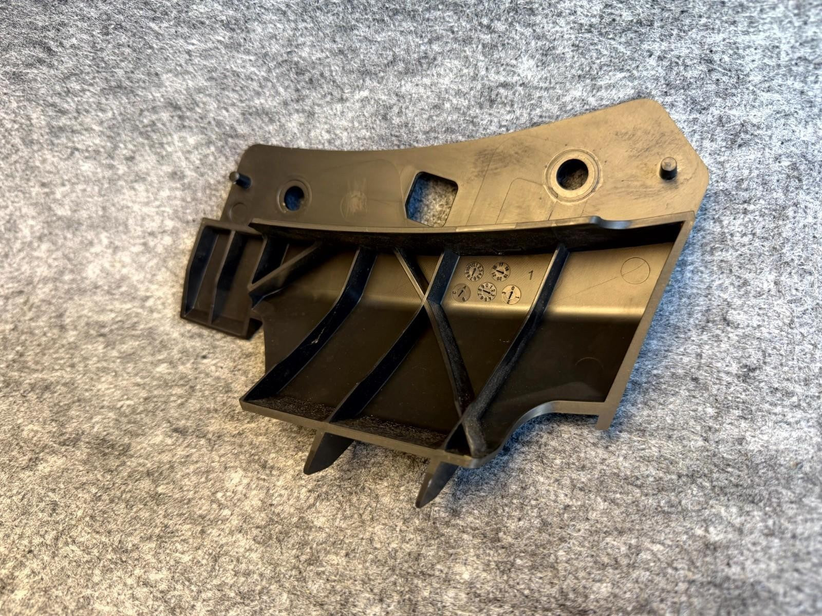 ♦️2017-2023 TESLA MODEL 3 FRONT RIGHT UPPER BUMPER BRACKET OEM, 1084170-00-B