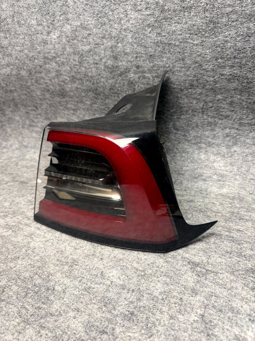 ♦️2017 - 2023 TESLA MODEL 3 REAR RIGHT SIDE TAILLIGHT LAMP OEM, 1077398-00-F