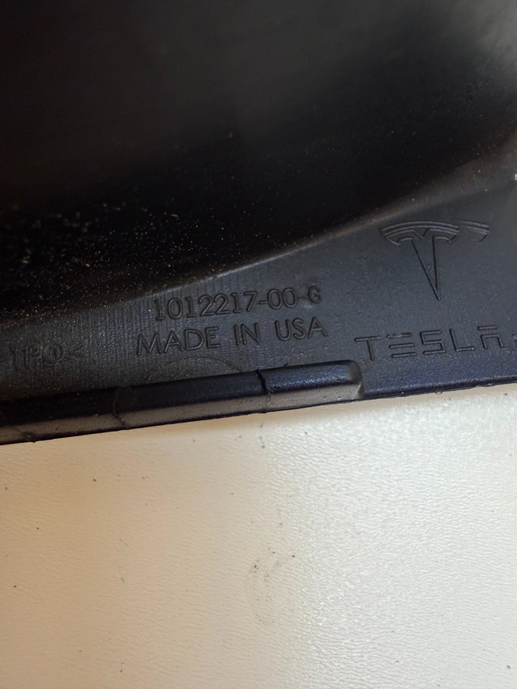 12-20 Tesla Model S Right Pasenger Rocker Panel Scuff Plate Molding 1012217-00-G