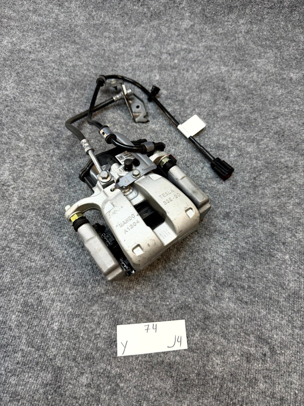 2020 - 2024 TESLA MODEL Y REAR BRAKE CALIPER WITH BREAK LINE OEM, 1044625-00-B