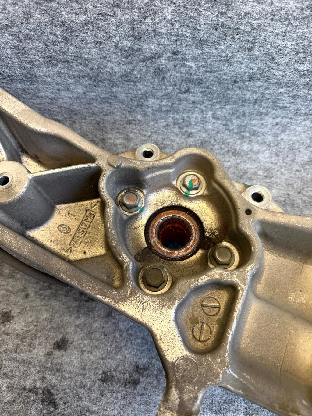 ♦️2012 - 2020 TESLA MODEL S FRONT RIGHT SIDE KNUCKLE WHEEL HUB OEM, 1030606-00-D
