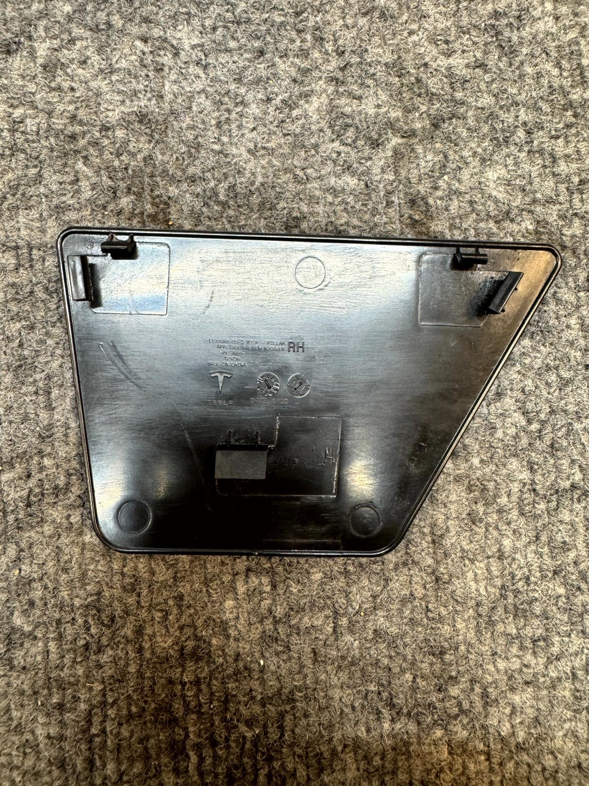 2017-2023 TESLA MODEL 3 RIGHT SIDE APPLIQUE DASH COVER OEM, 1100088-00-D