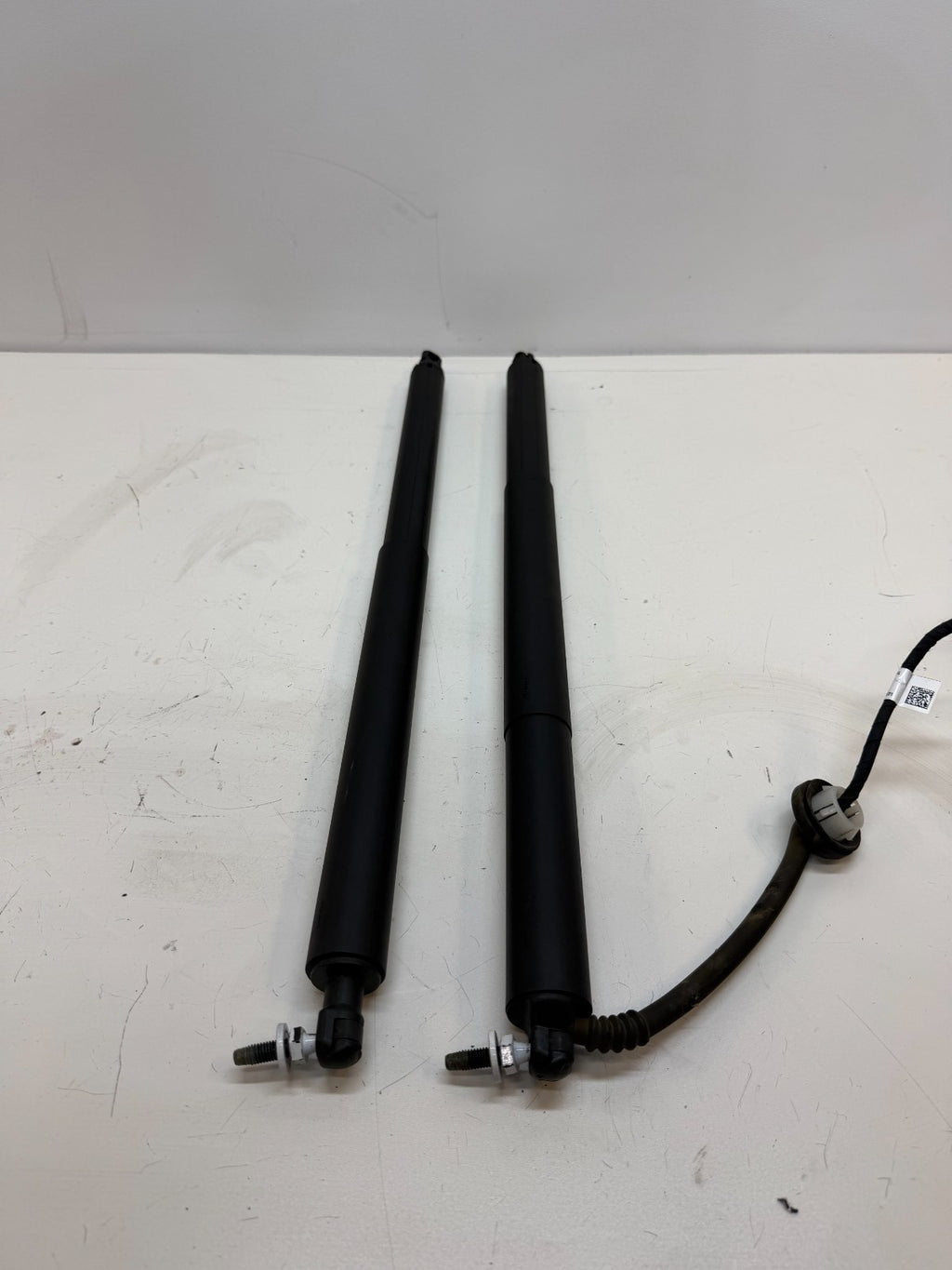 2020-2023Tesla Model Y Liftgate Trunk Struts Shocks Set 1500601-00-B
