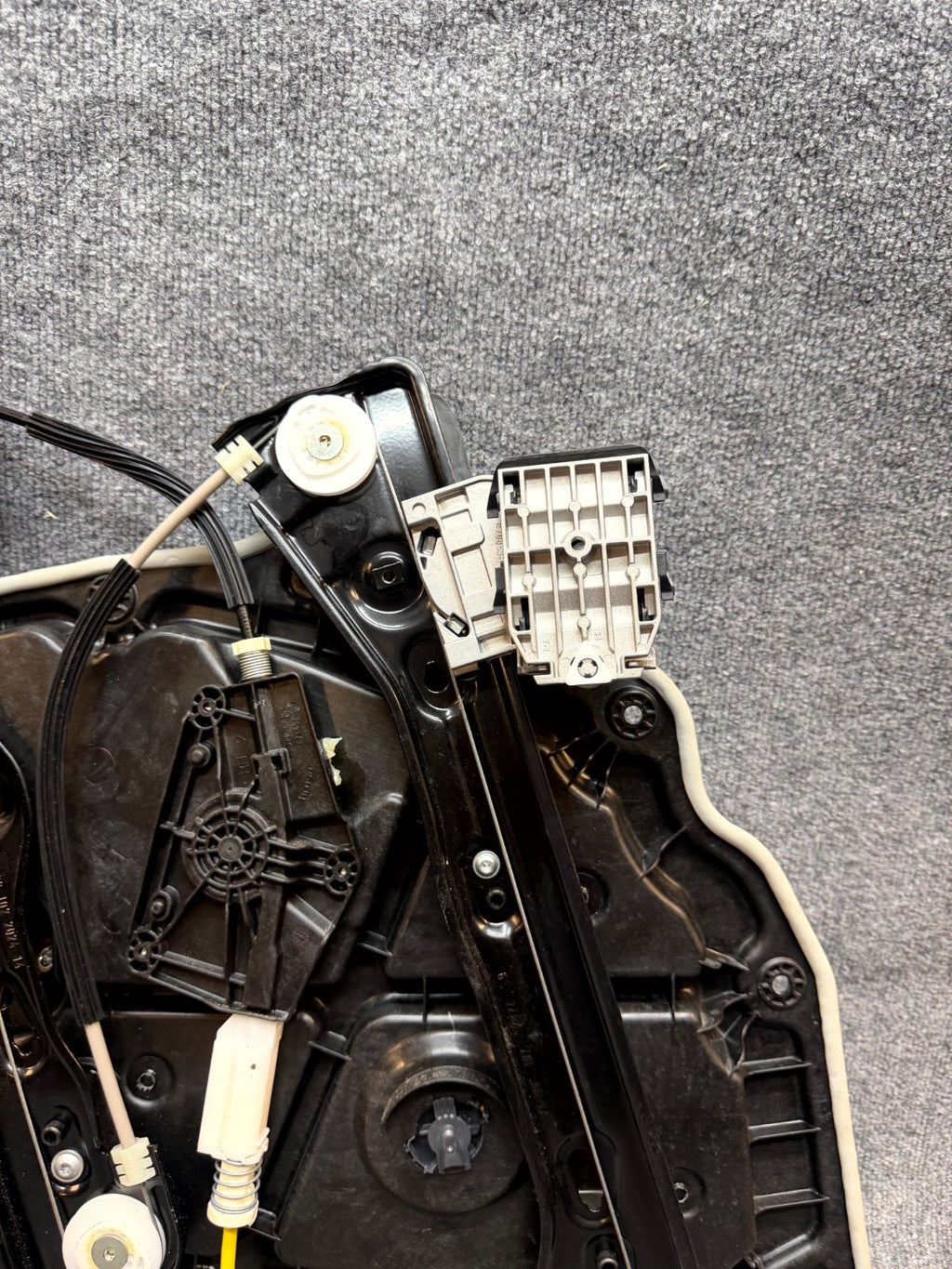 2020-2024 TESLA MODEL Y REAR RIGHT DOOR WINDOW REGULATOR & MOTOR OEM, 149551301J