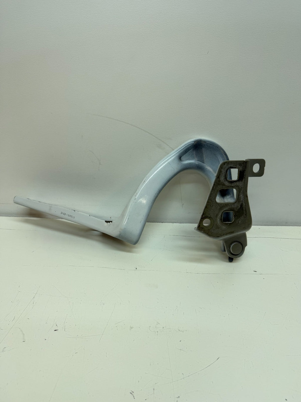 2020-2024 Tesla Model Y Front Right Passenger Side Hood Hinge 1496268-00-C