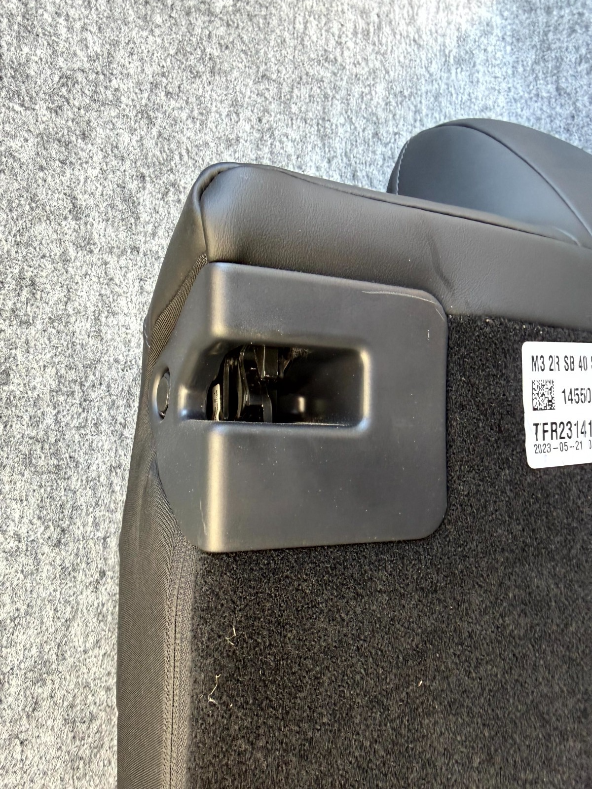 ♦️2017-2023 TESLA MODEL 3 REAR RIGHT UPPER SEAT CUSHION LEATHER OEM, 1455036-00