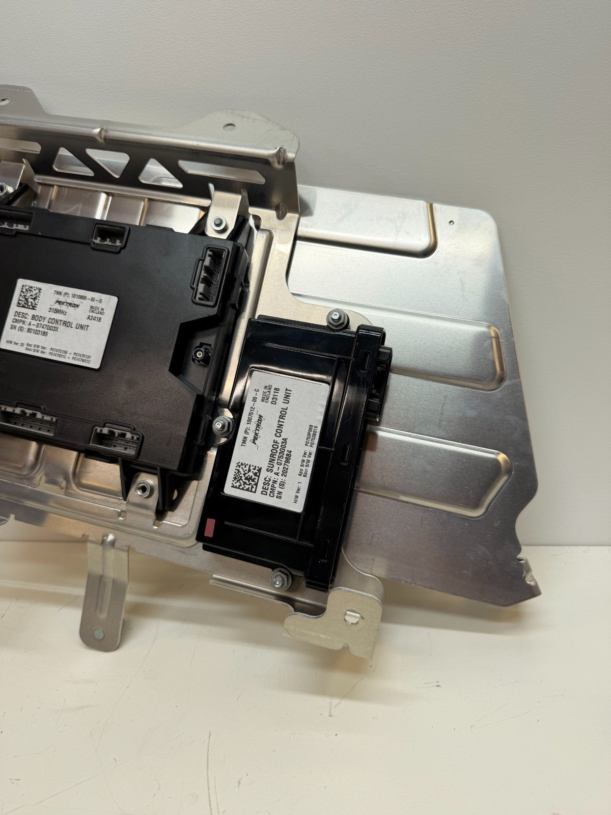 2012-2020 Tesla Model S Body Control Module W/ Bracket 1010906-00-G