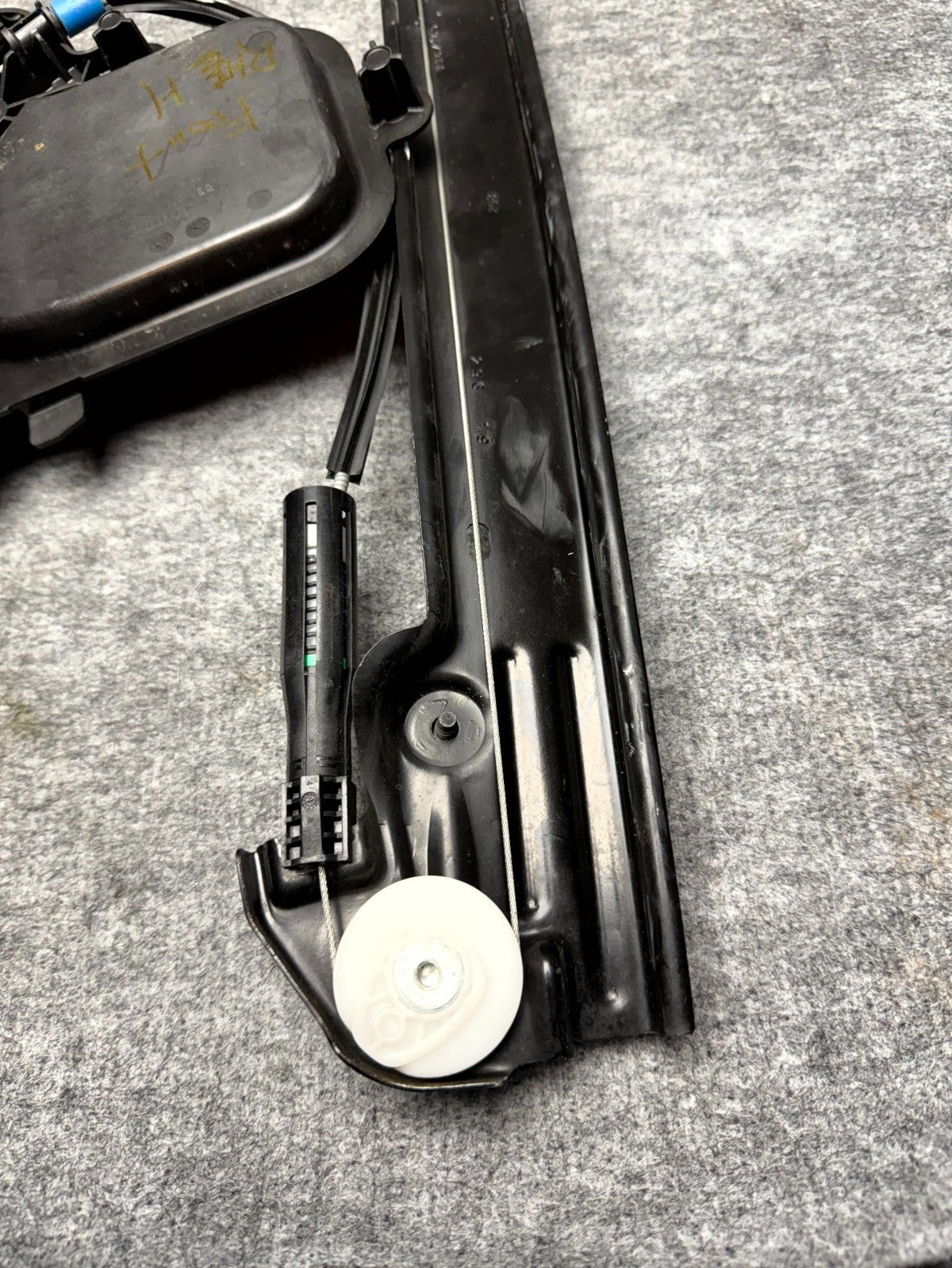 ♦️2017-2023 TESLA MODEL 3 FRONT RIGHT SIDE DOOR WINDOW REGULATOR OEM, 109662114J