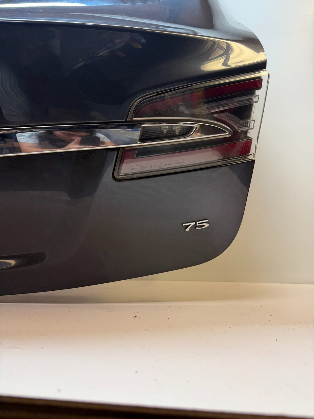 2016-2020 Tesla  Model S Liftgate Trunk Lid Tailgate Hatch Shell Black w/ Glass