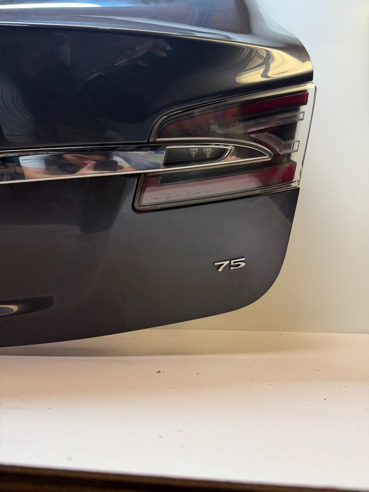 2016-2020 Tesla  Model S Liftgate Trunk Lid Tailgate Hatch Shell Black w/ Glass