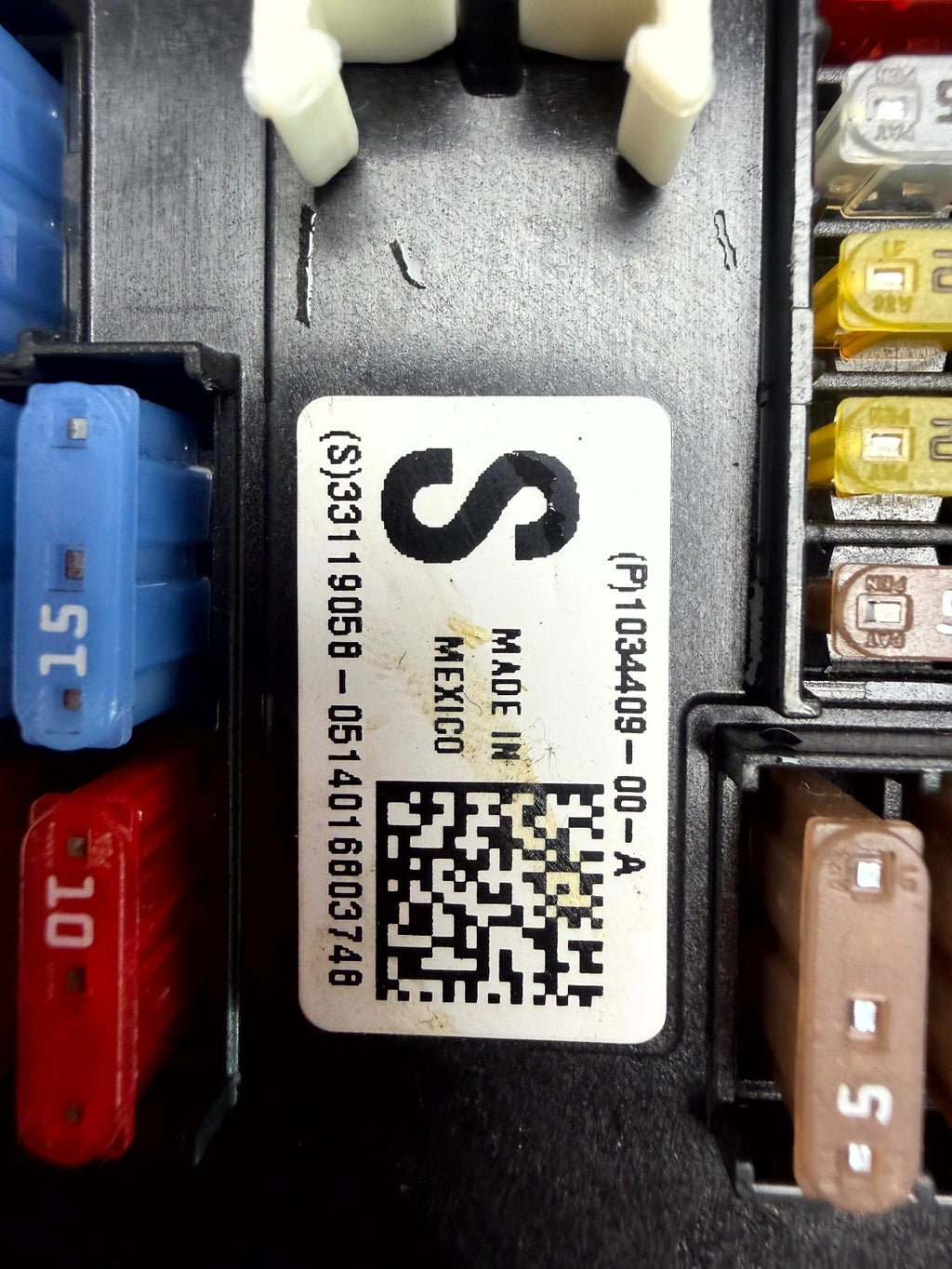 ♦️12-20 TESLA MODEL S RIGHT UNDER HOOD FUSE BOX RELAY JUNCTION OEM, 1034409-00-A