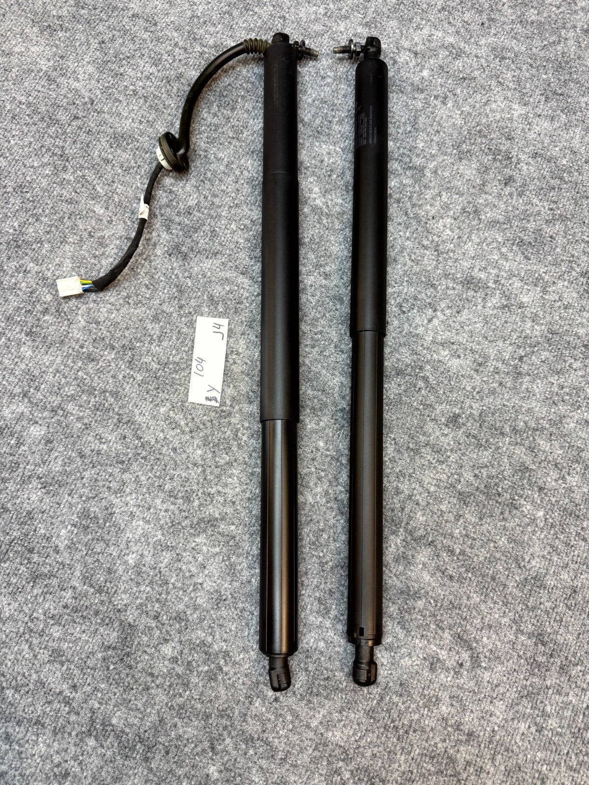 20-24 TESLA MODEL Y RIGHT TAILGATE LIFTGATE POWER LIFT CYLINDER OEM 1500602-00-A