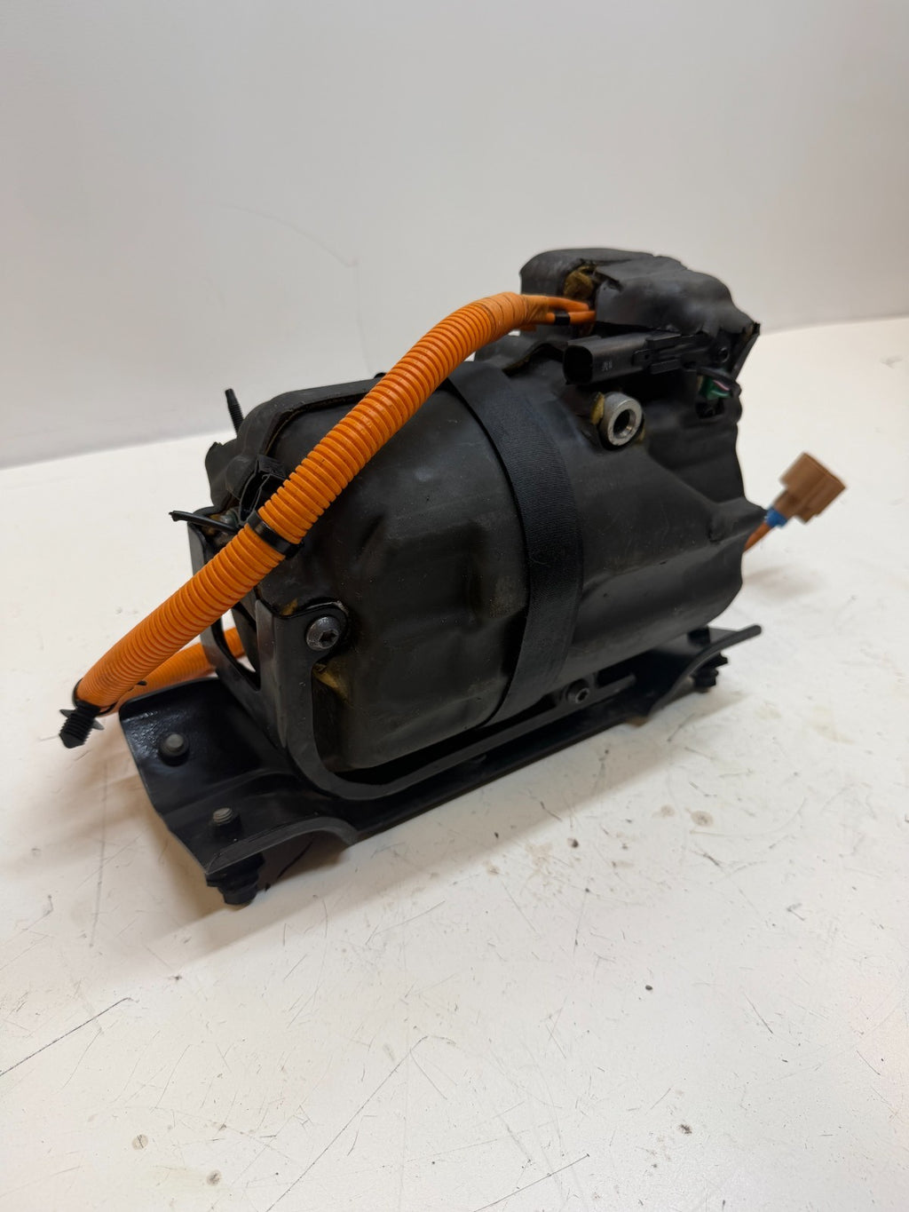 2017-2019 TESLA MODEL S ELECTRIC AC COMPRESSOR PUMP W/ COVER & HARNESS