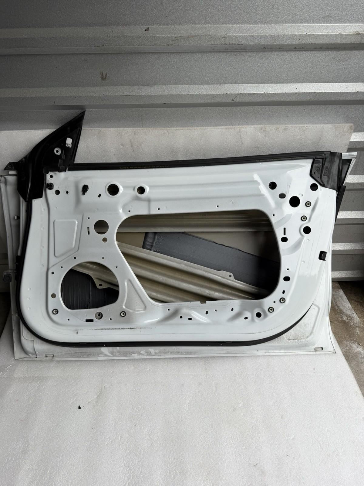 ♦️2017-2020 Tesla Model 3 Front Passenger Door Shell Panel Right RH White