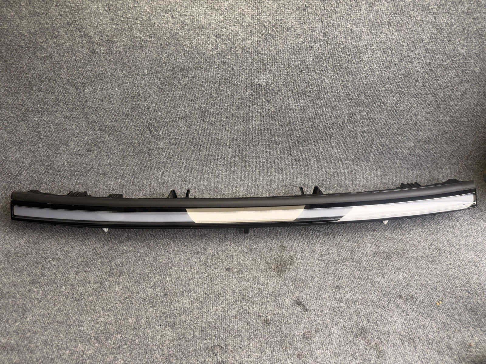 OEM 2025-2026 Tesla Model Y Front LED Light Bar Lamp Assembly 2038294-00-E