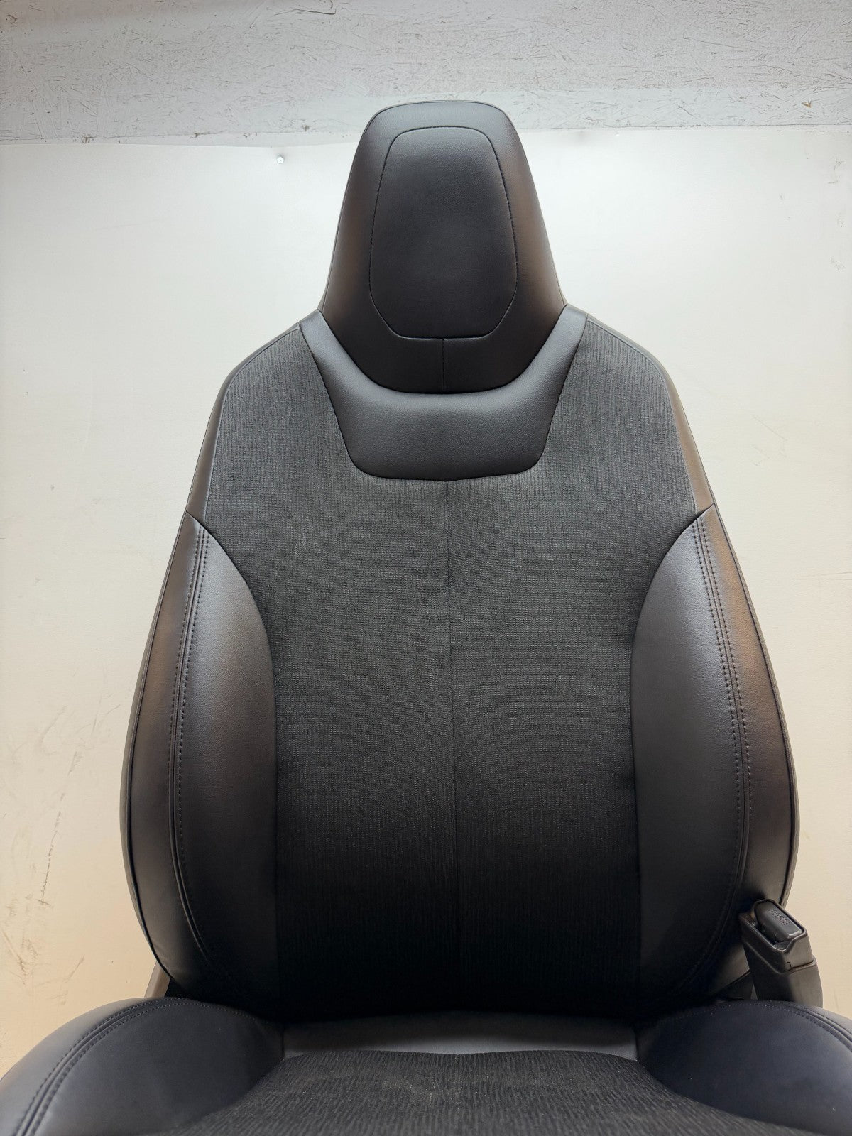 2016-2020 Tesla Model S Front Passenger Side Seat Black Cloth / Leather Right