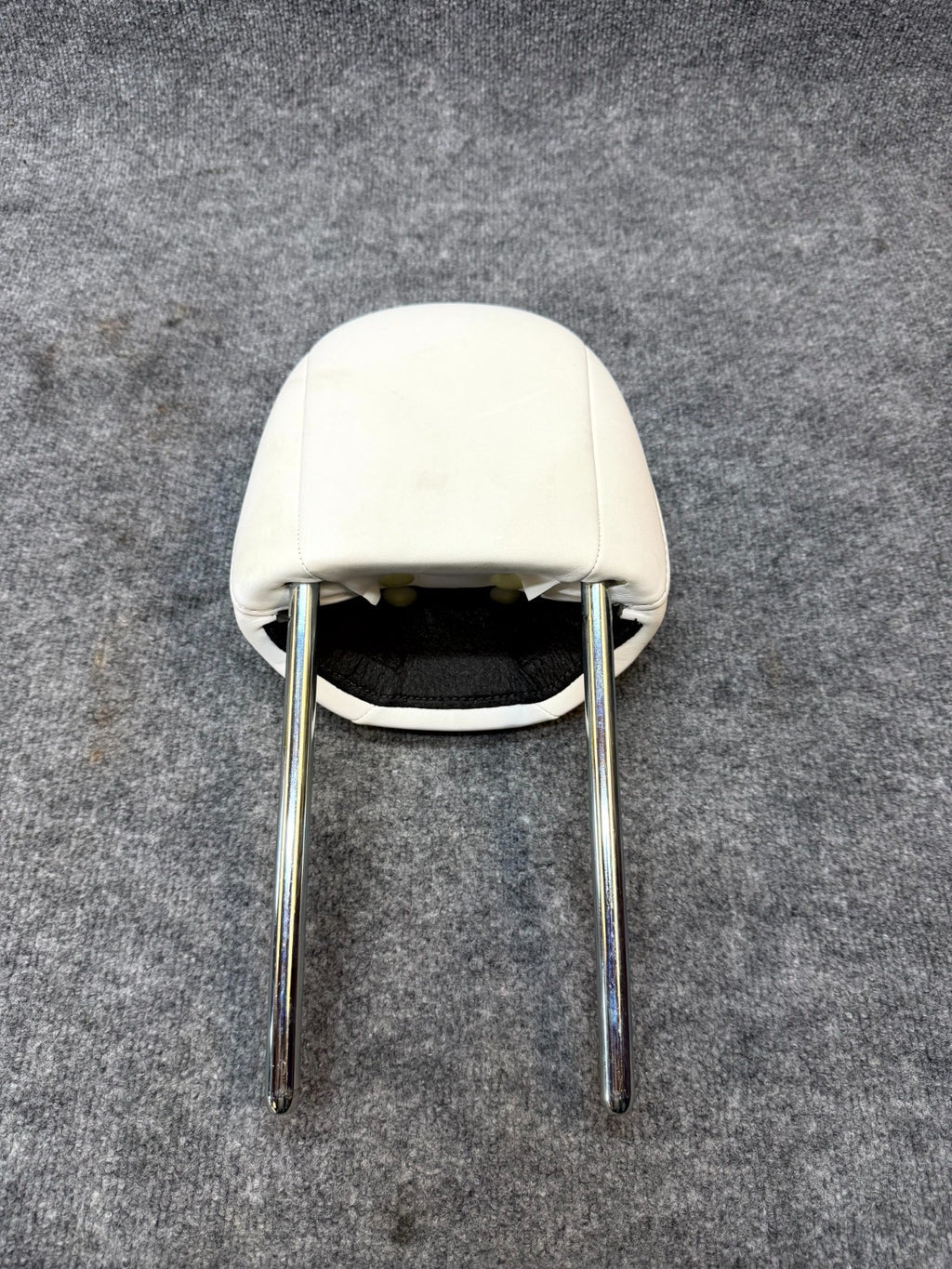 2017 - 2024 TESLA MODEL Y/3 FRONT LEFT OR RIGHT HEADREST WHITE OEM, 1623801-00-A