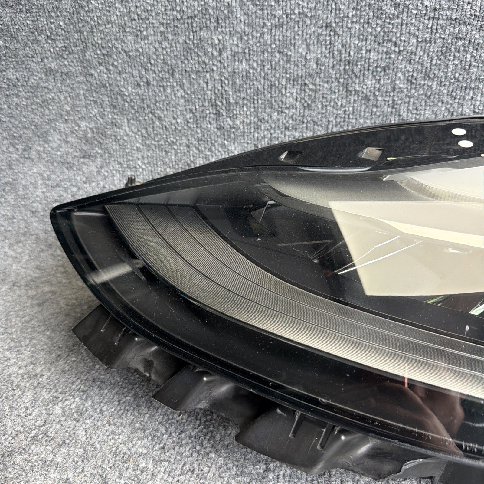 2021-2023 TESLA MODEL 3 Y LEFT HEADLIGHT PROJECTOR MATRIX 2ND GEN 1514952-00-C