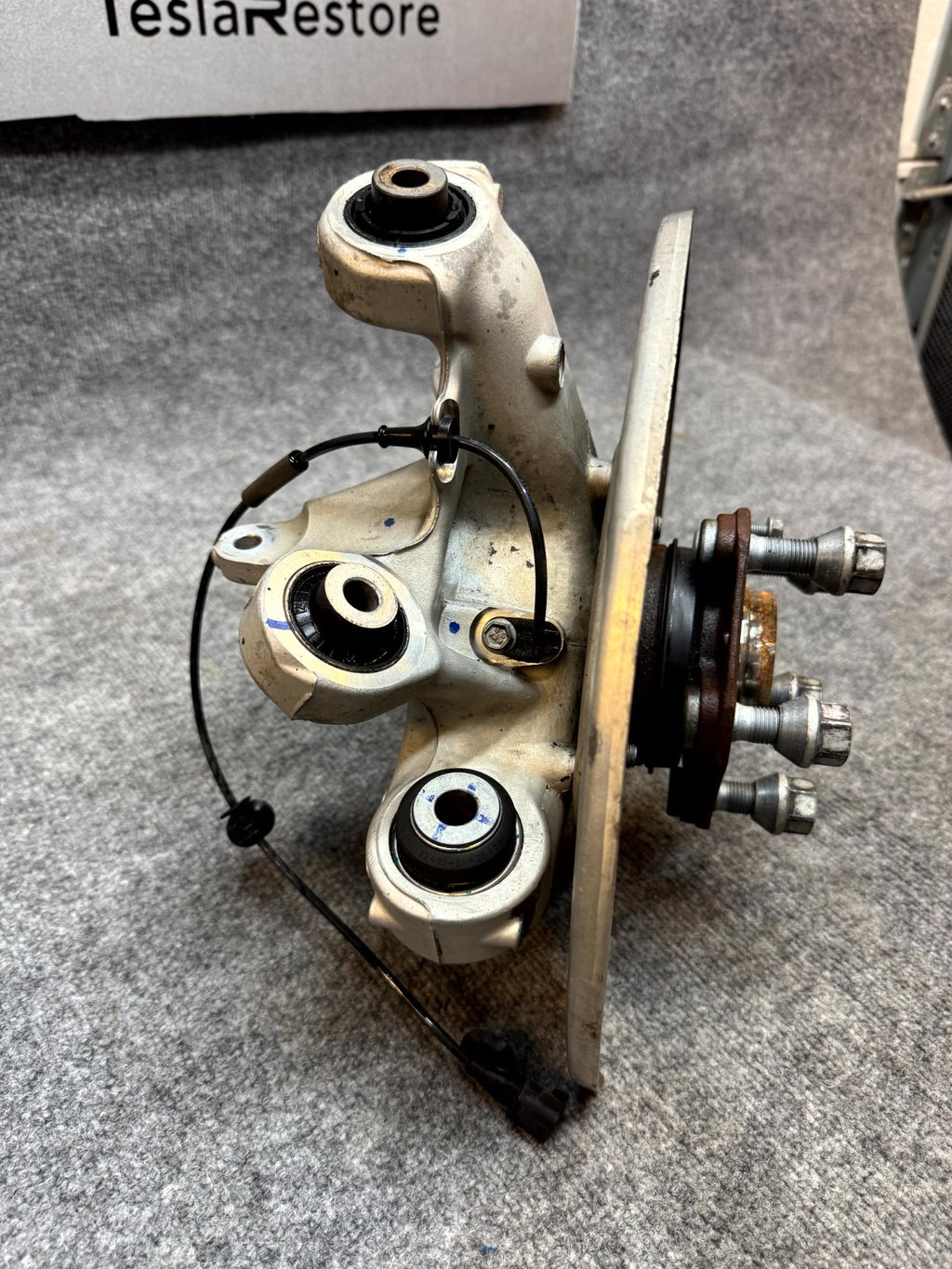 2017 - 2023 TESLA MODEL 3 REAR RIGHT SIDE SPINDLE KNUCKLE HUB OEM, 1044416-00-G