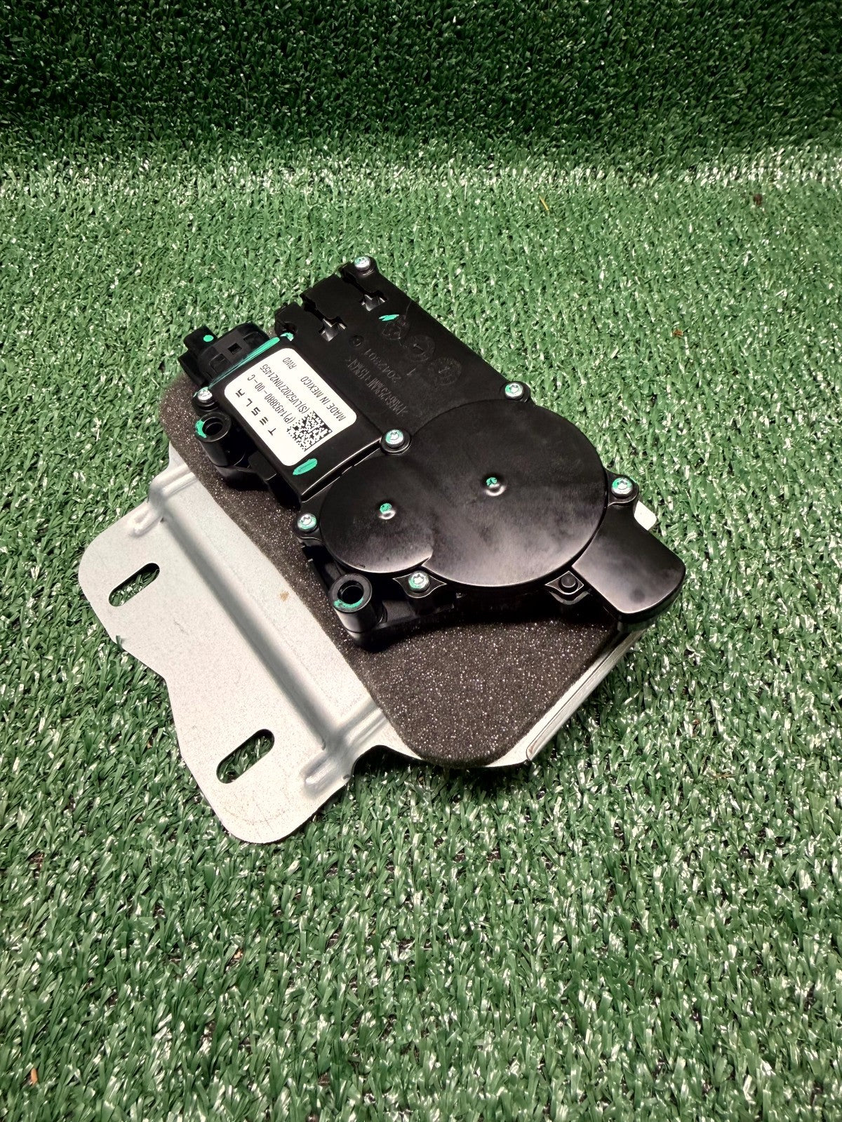 ♦️2020-2023 TESLA MODEL Y 2ND ROW SEAT RECLINER ACTUATOR OEM, 1552469-00-A