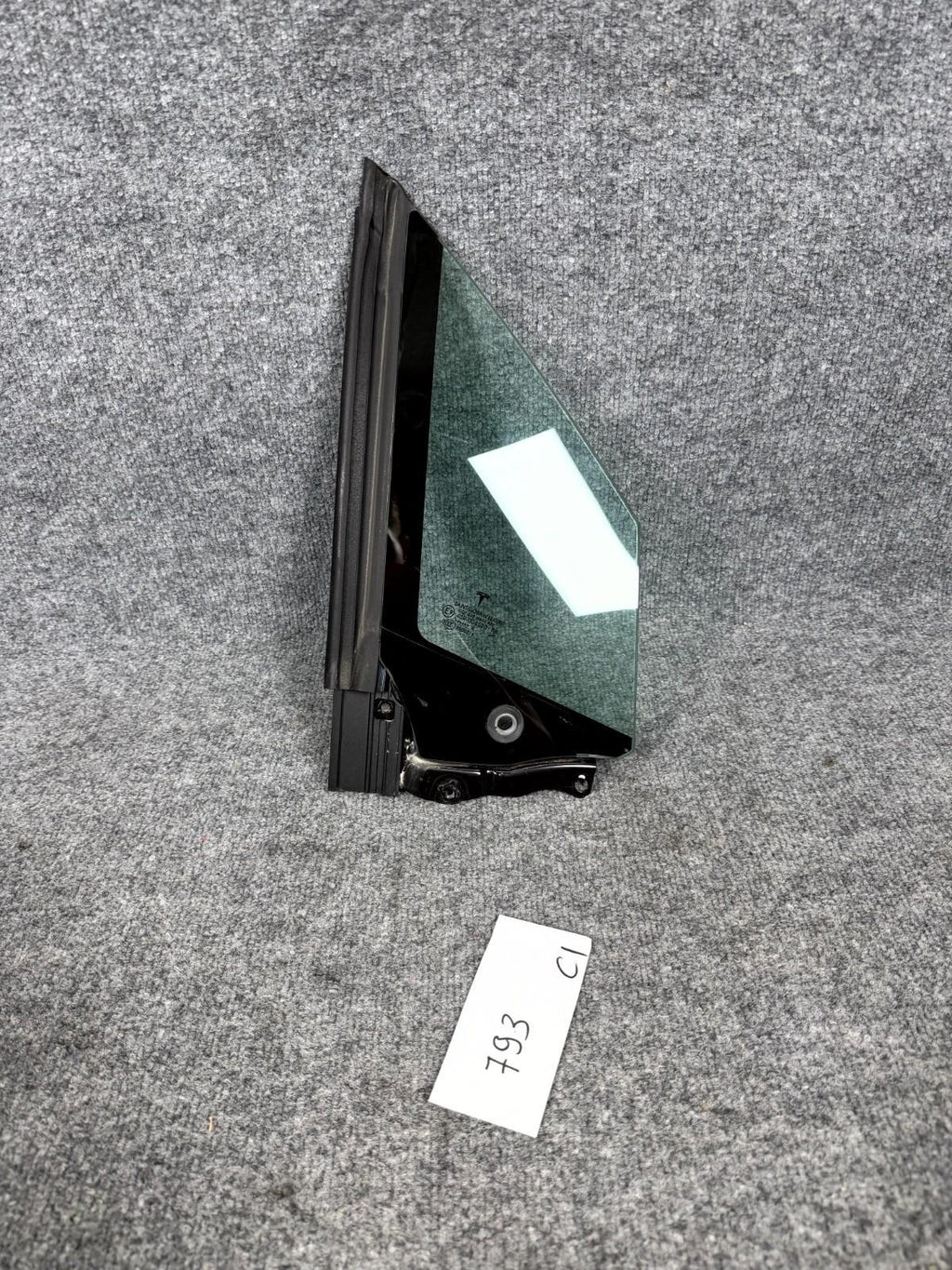 16-20 Tesla Model X Right Side Quarter Corner Glass Vent Window OEM, 43R-004530
