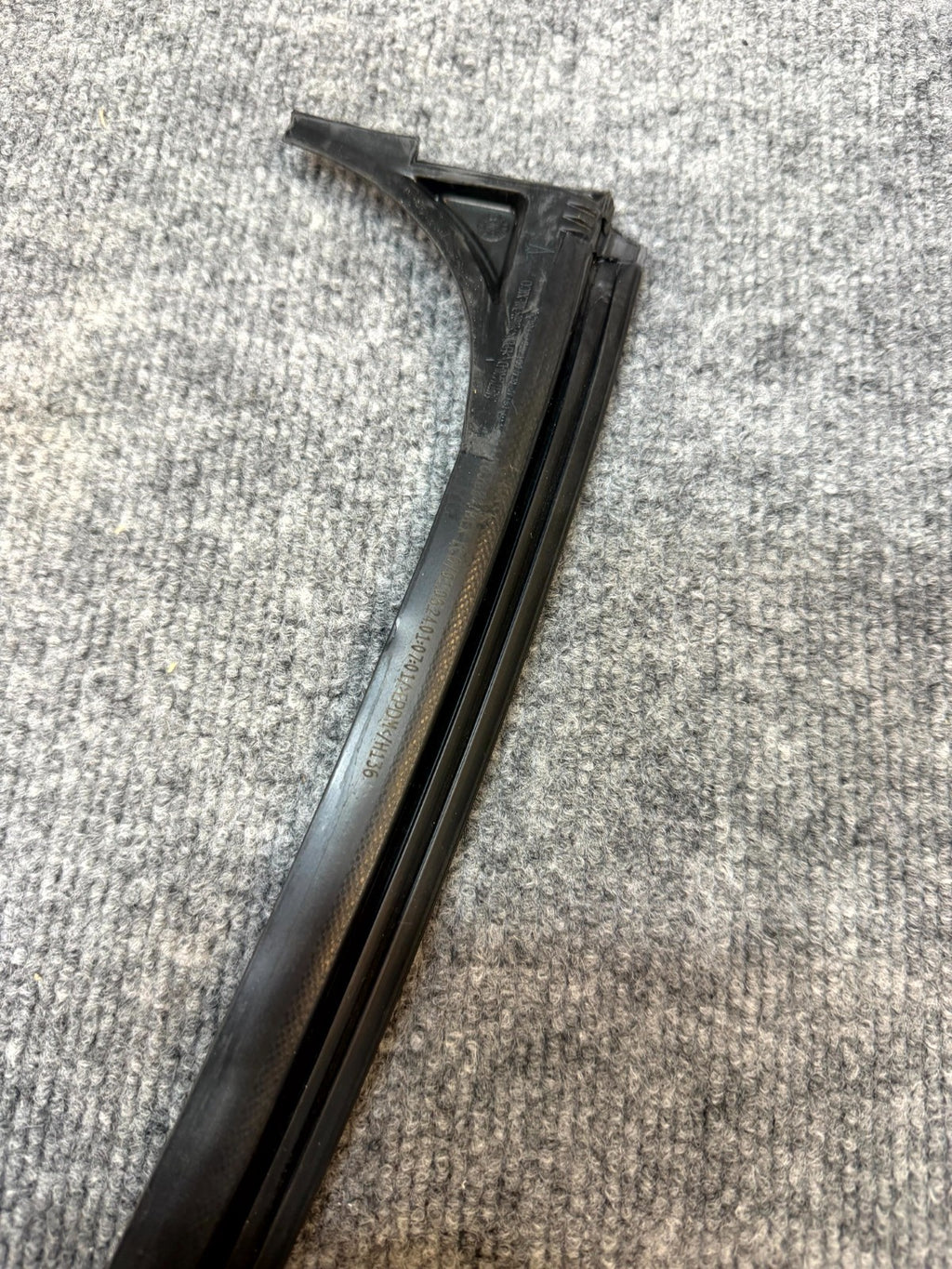 2020-2024 TESLA MODEL Y REAR RIGHT SIDE DOOR SEAL WEATHERSTRIP OEM, 1497714-00-D