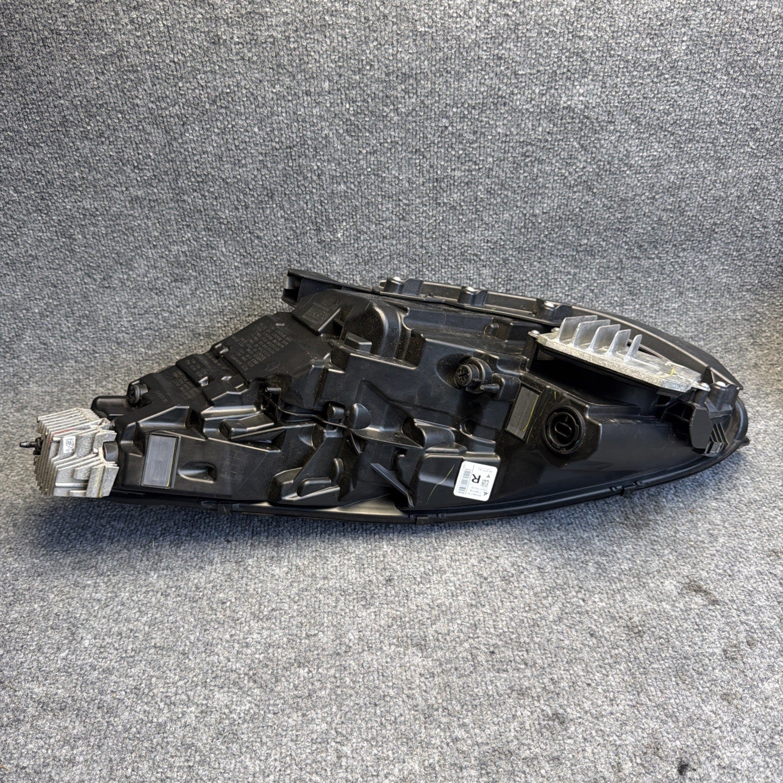 2017-2020 TESLA MODEL 3 HEADLIGHT RIGHT PASSENGER  1077372-00-L LED OEM