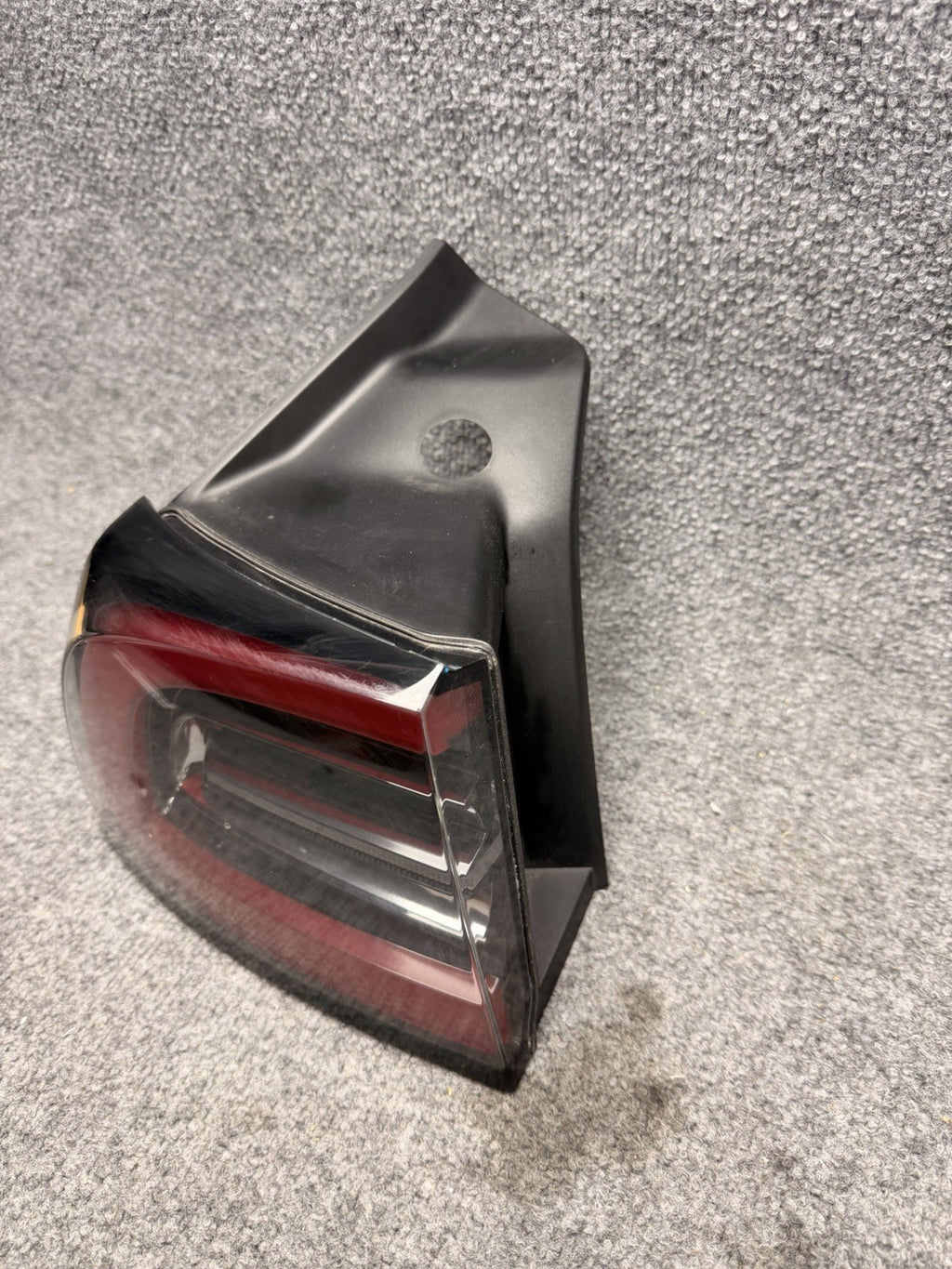 2020 - 2024 TESLA MODEL Y REAR LEFT DRIVER OUTER TAIL LIGHT OEM 1502086-00-D