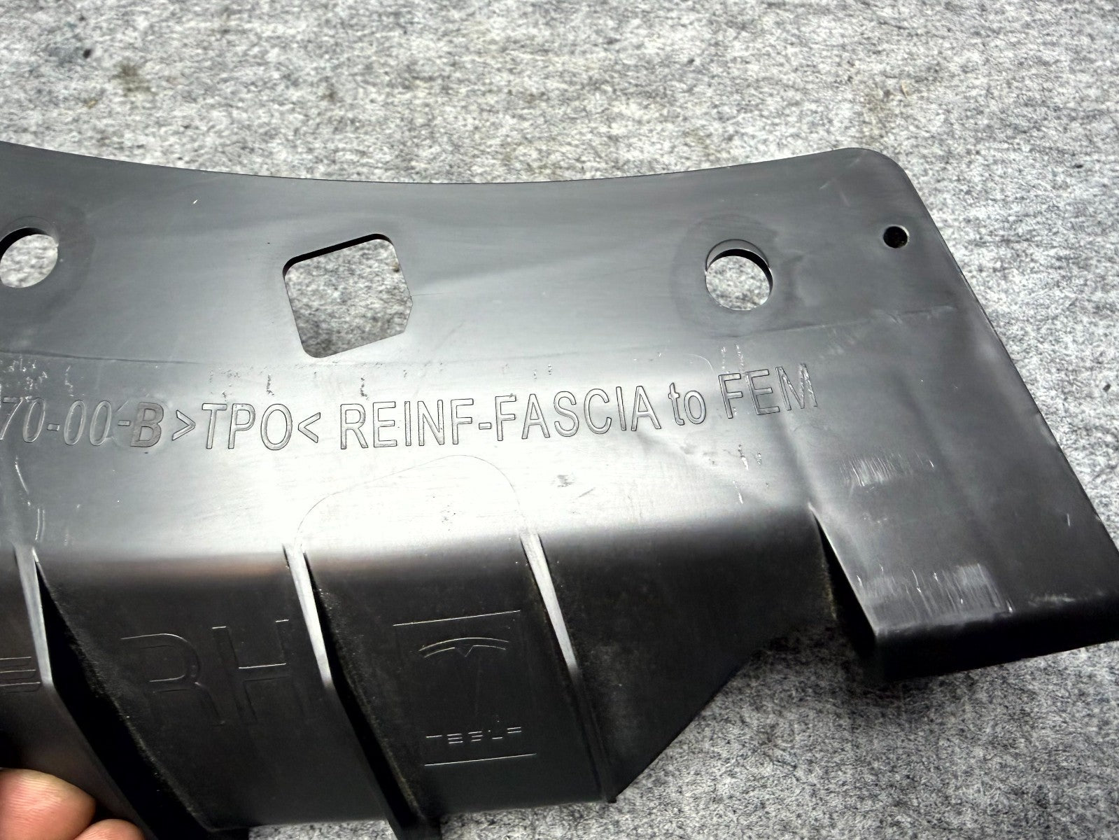 ♦️2017 - 2023 TESLA MODEL 3 FRONT RIGHT UPPER BUMPER BRACKET OEM, 1084170-00-B