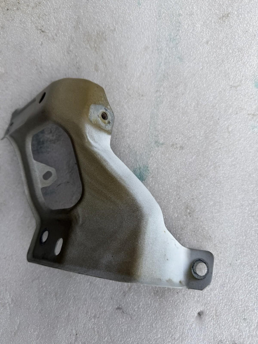 ♦️2017-2023 TESLA MODEL 3 RIGHT UPPER FENDER SUPPORT BRACKET OEM, 1086016-00-D