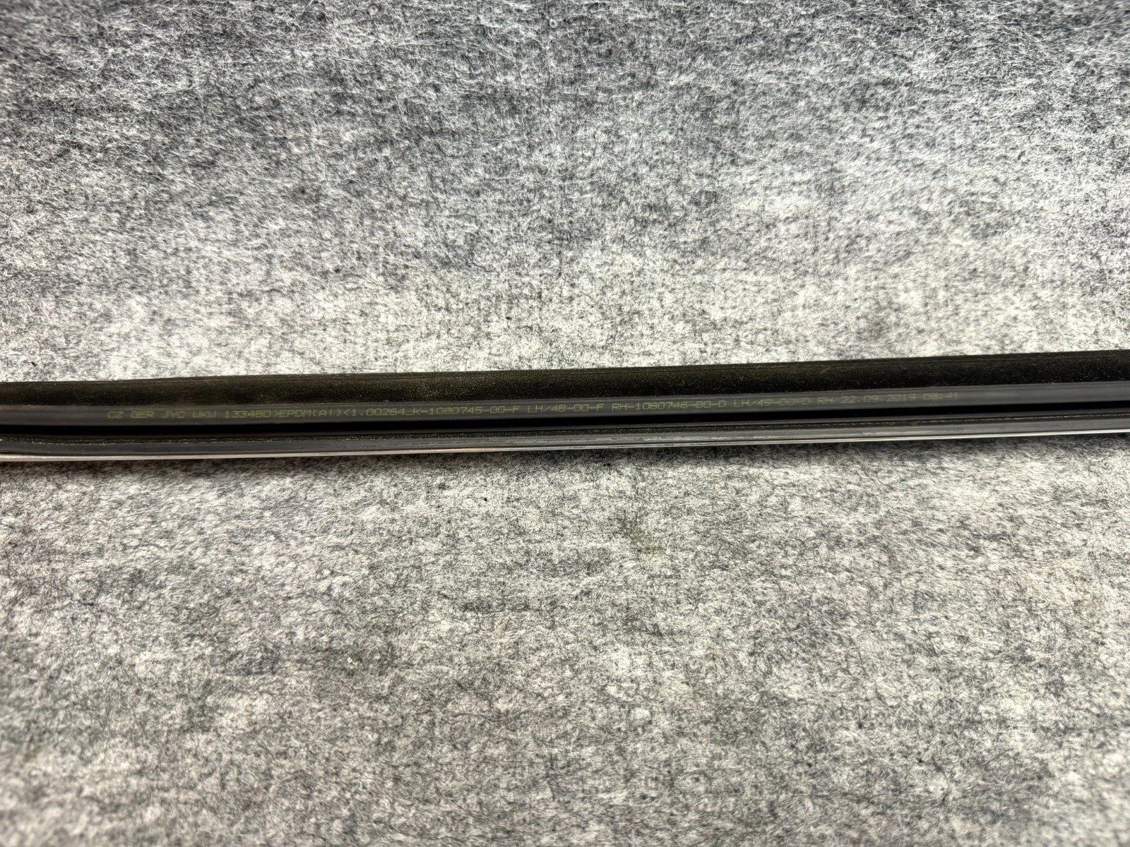 ♦️17–23 TESLA MODEL 3 REAR LEFT SIDE DOOR MOLDING TRIM STRIP OEM, 1080745-01-J
