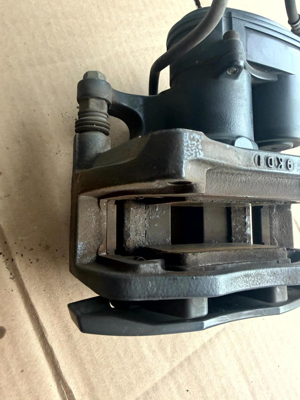 ♦️2016-2020 TESLA MODEL X S REAR LEFT SIDE BRAKE CALLIPER OEM, 1078541-00-B