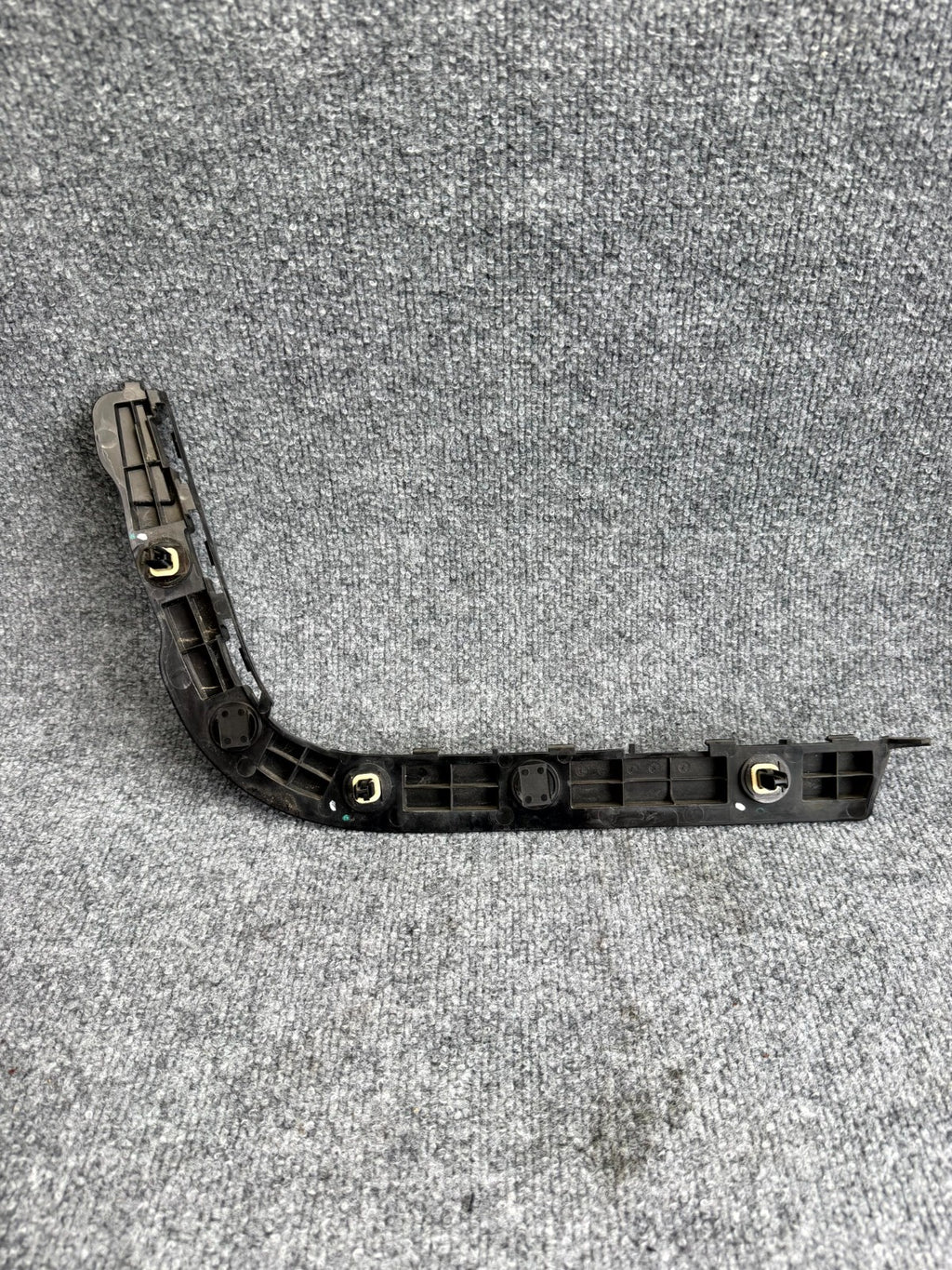2017-2023 TESLA MODEL 3 REAR LEFT BUMPER LOWER SUPPORT BRACKET OEM, 1083990-00-I