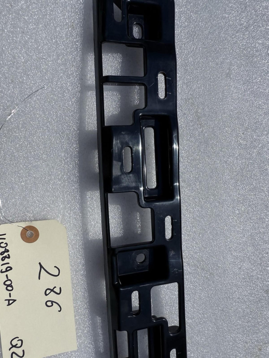 ♦️16-24 TESLA MODEL X REAR LEFT UPPER DOOR SILL MOUNT BRACKET OEM, 1108819-00-A
