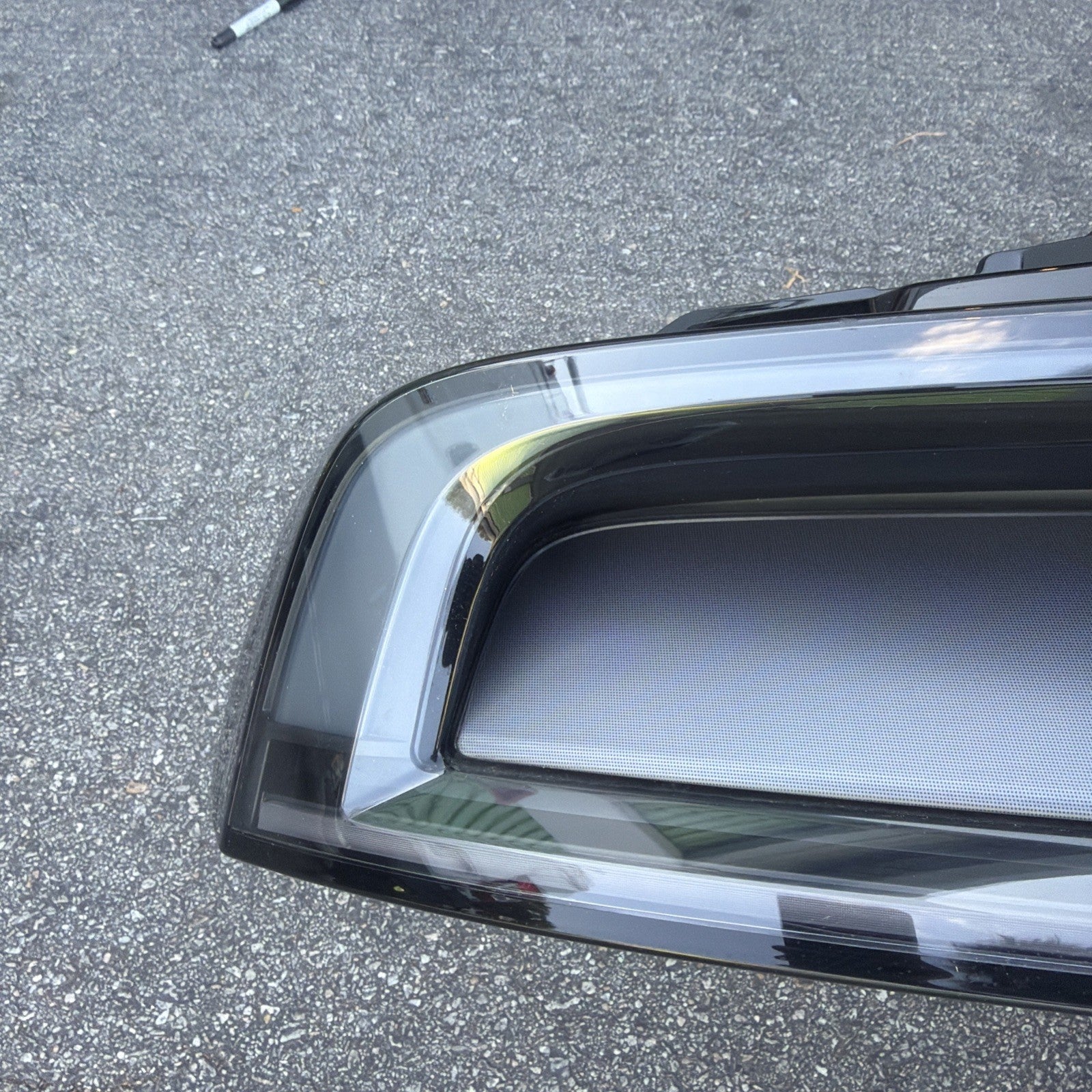 2025-2026 Tesla Model Y Liftgate Lamp OEM Rear Trunk Light 2004606-00-B