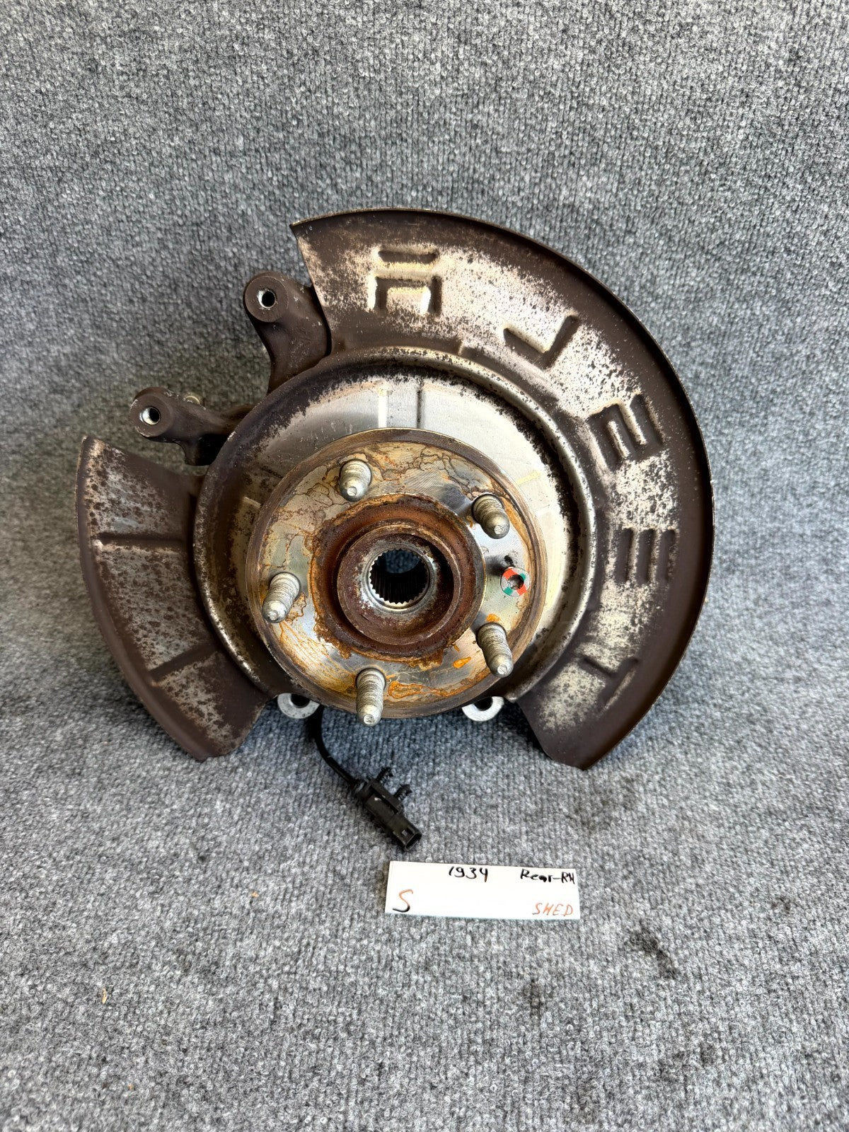 12–16 TESLA MODEL S REAR RIGHT SPINDLE KNUCKLE HUB W/ DUST SHIELD OEM, 600702400