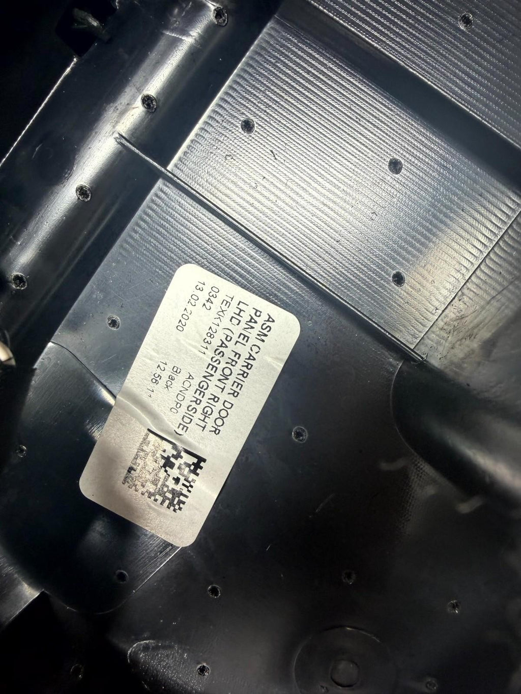 2016-2020 Tesla Model X Front Right Side Interior Door Panel OEM, 1055483-21-M