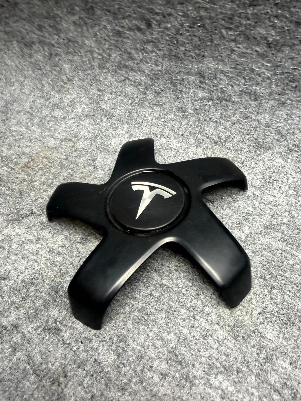 ♦️ 2017 - 2023 TESLA MODEL 3 RIGHT SIDE WHEEL CENTER CAP BLACK OEM, 1044234-00-A
