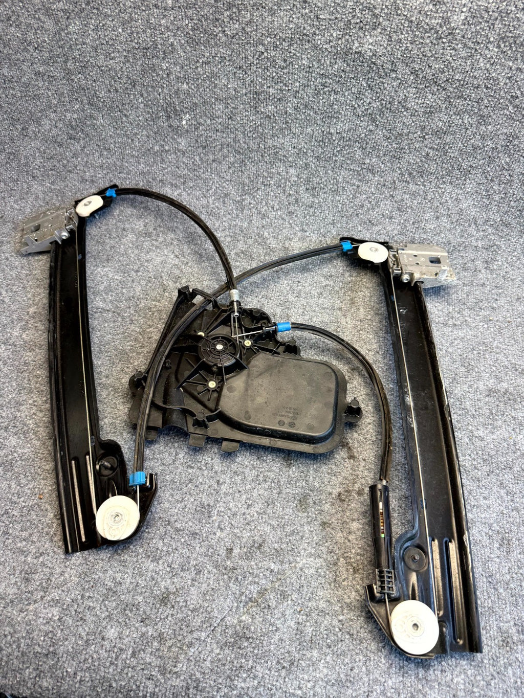 2017-2023 TESLA MODEL 3 FRONT RIGHT WINDOW REGULATOR W/ MOTOR OEM, 1096621-99-H