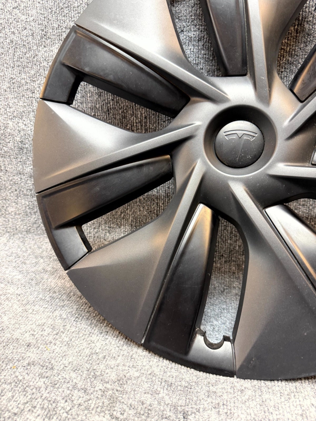 2020 - 2024 TESLA MODEL Y GEMINI WHEEL RIM HUBCAP COVER OEM, 1044235-00-C