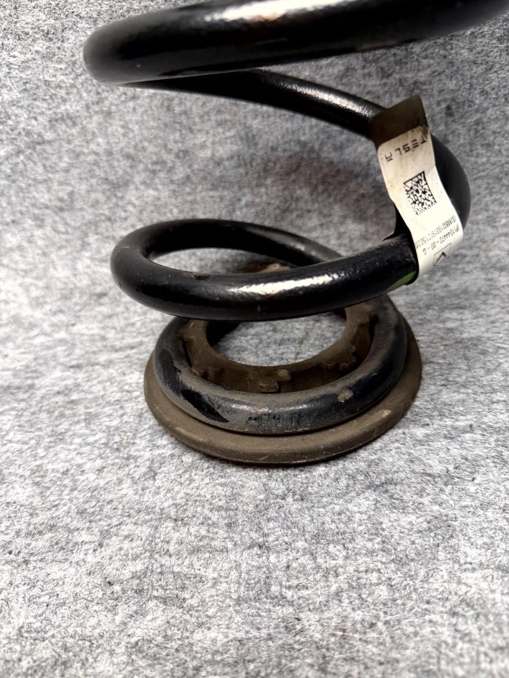 ♦️2017 - 2023 TESLA MODEL 3 REAR LEFT & RIGHT COIL SPRING OEM, 1044472-00-G