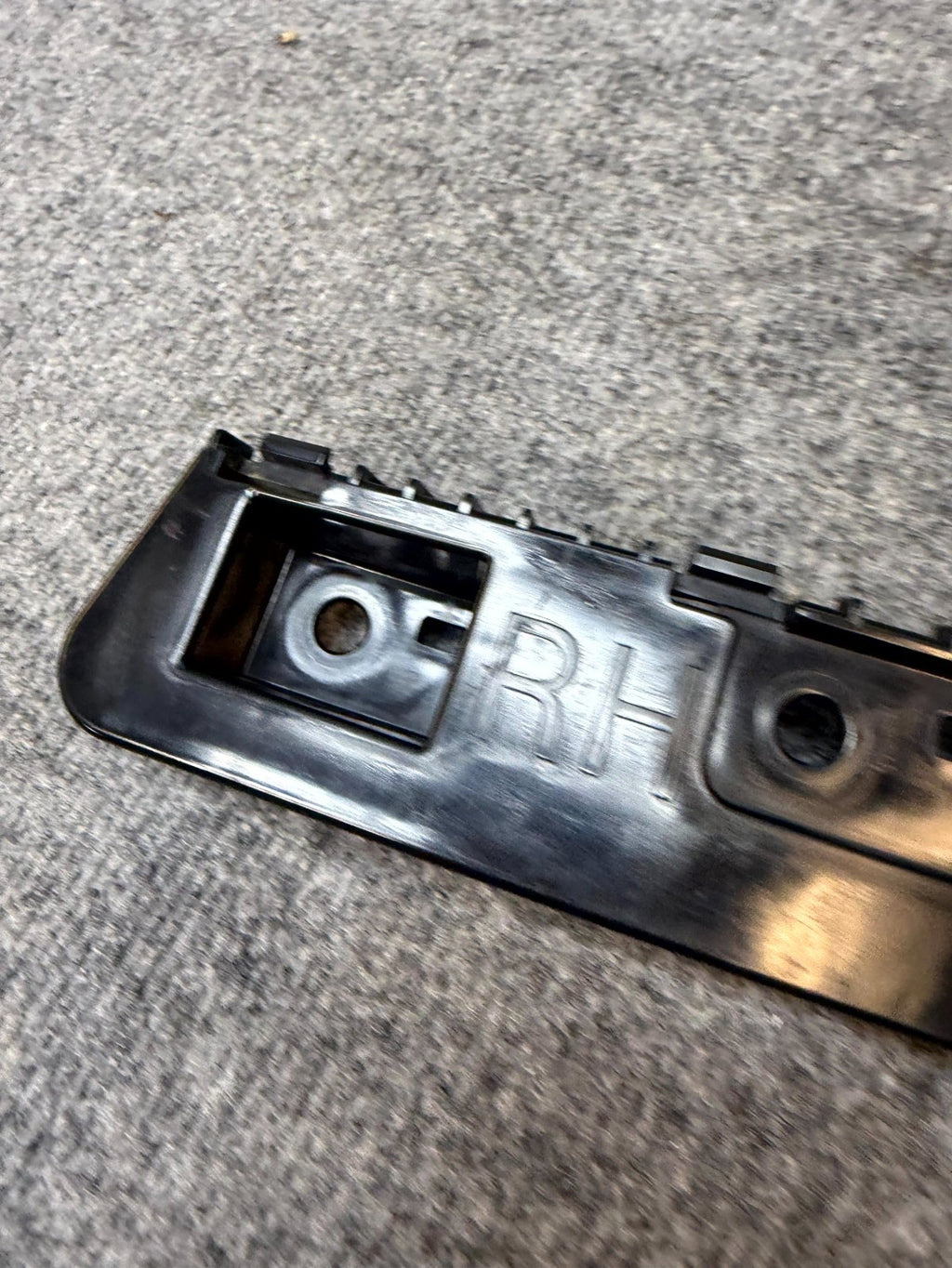 2017-2023 TESLA MODEL 3 REAR RIGHT TAILLIGHT LAMP HOLDER BRACKET OEM, 108399300D