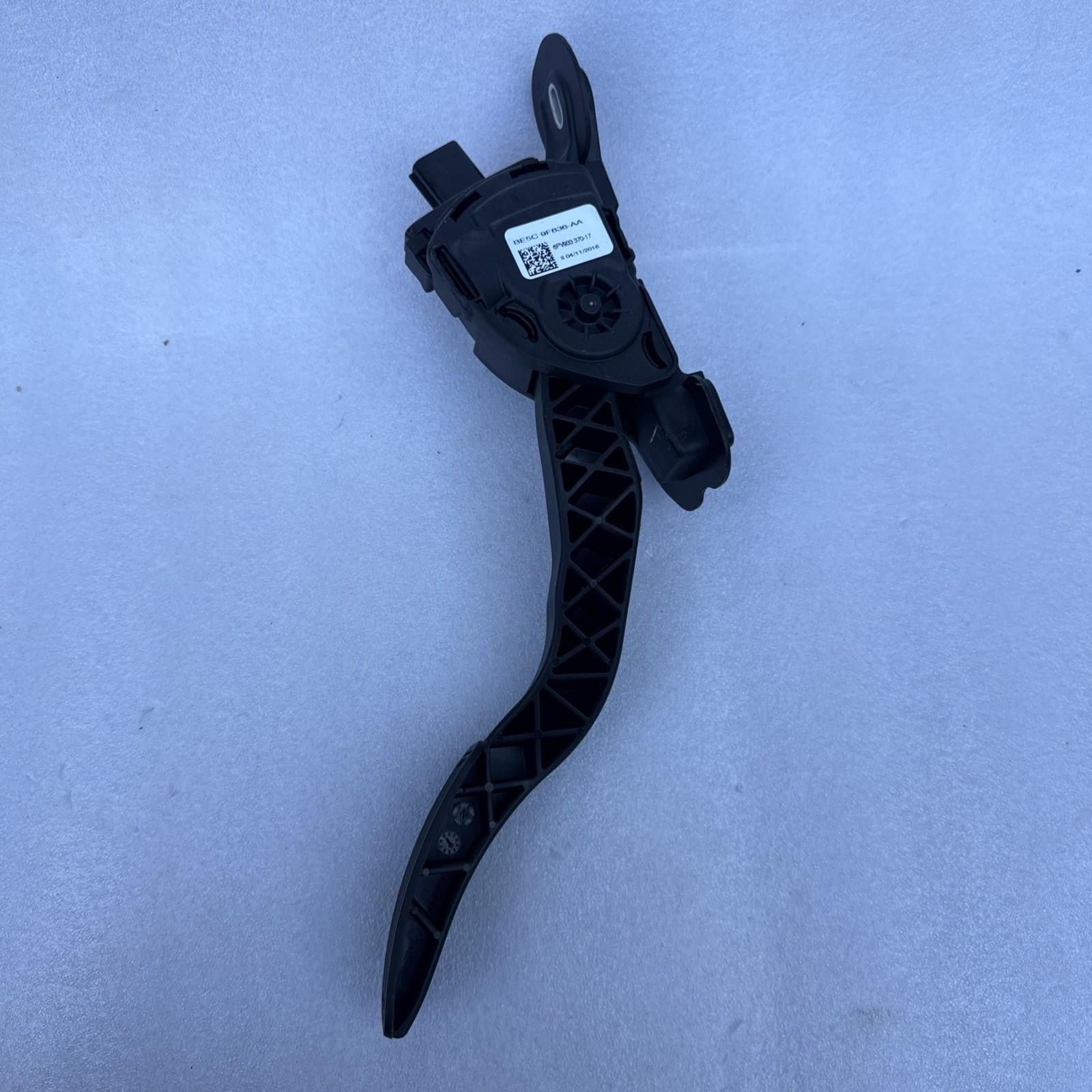 12-20 Tesla Model S X Gas Accelerator Throttle Pedal Assembly OEM, BE5C-9F836-AA