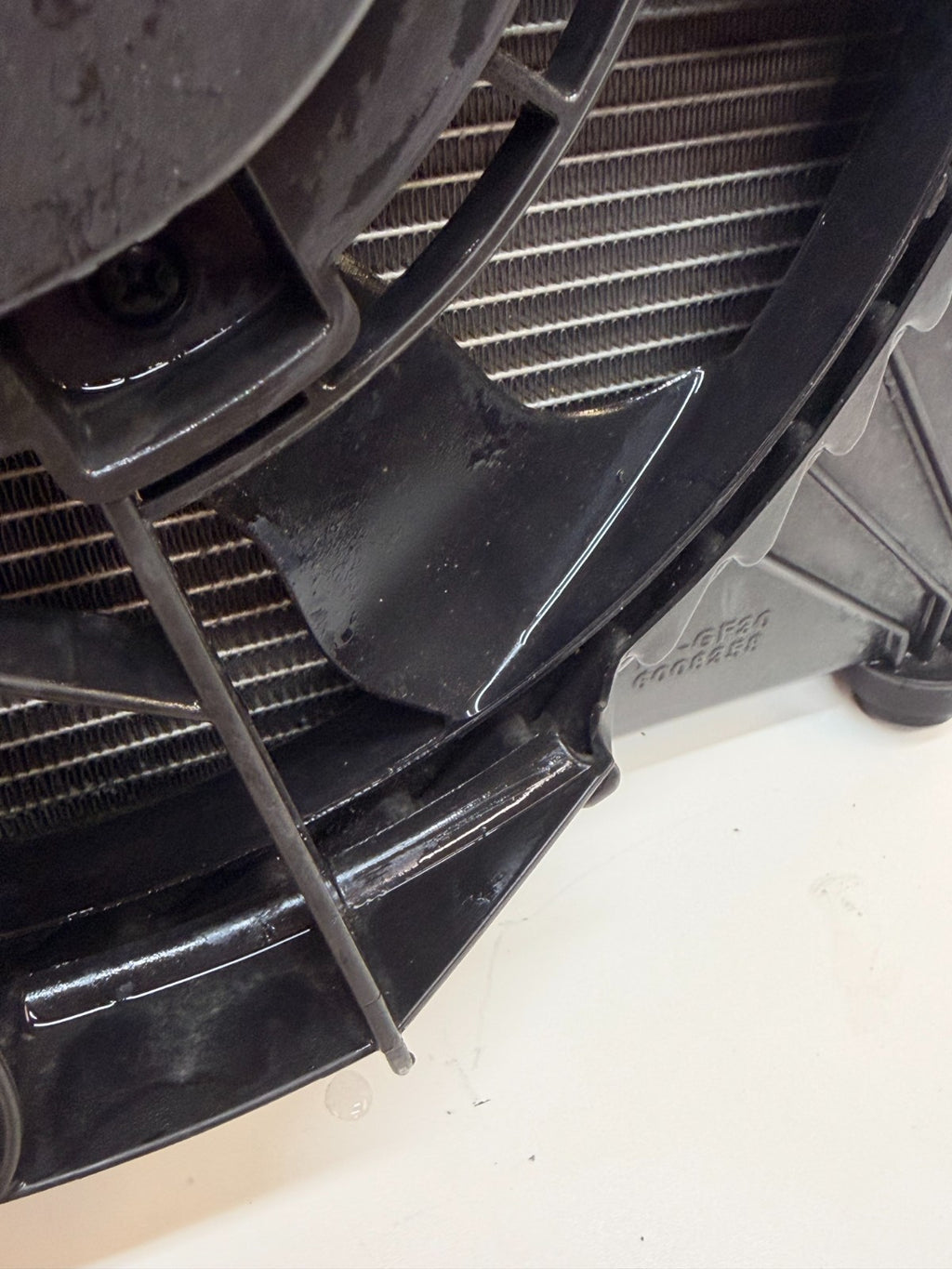 2012-2020 TESLA MODEL S RIGHT COOLING FAN SHROUD W/ CONDENCER 6008357-00-F
