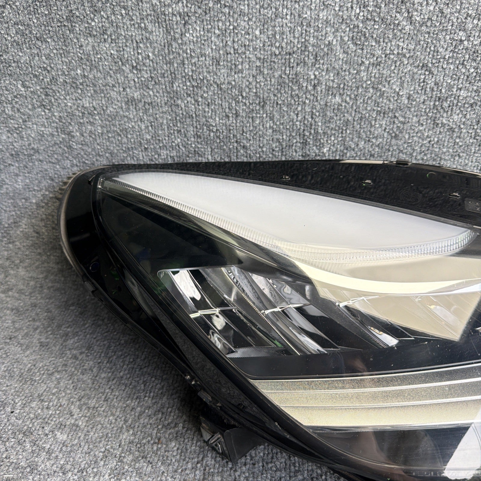 2017-2020 TESLA MODEL 3-Y HEADLIGHT RIGHT PASSENGER  1077372-00-L LED OEM