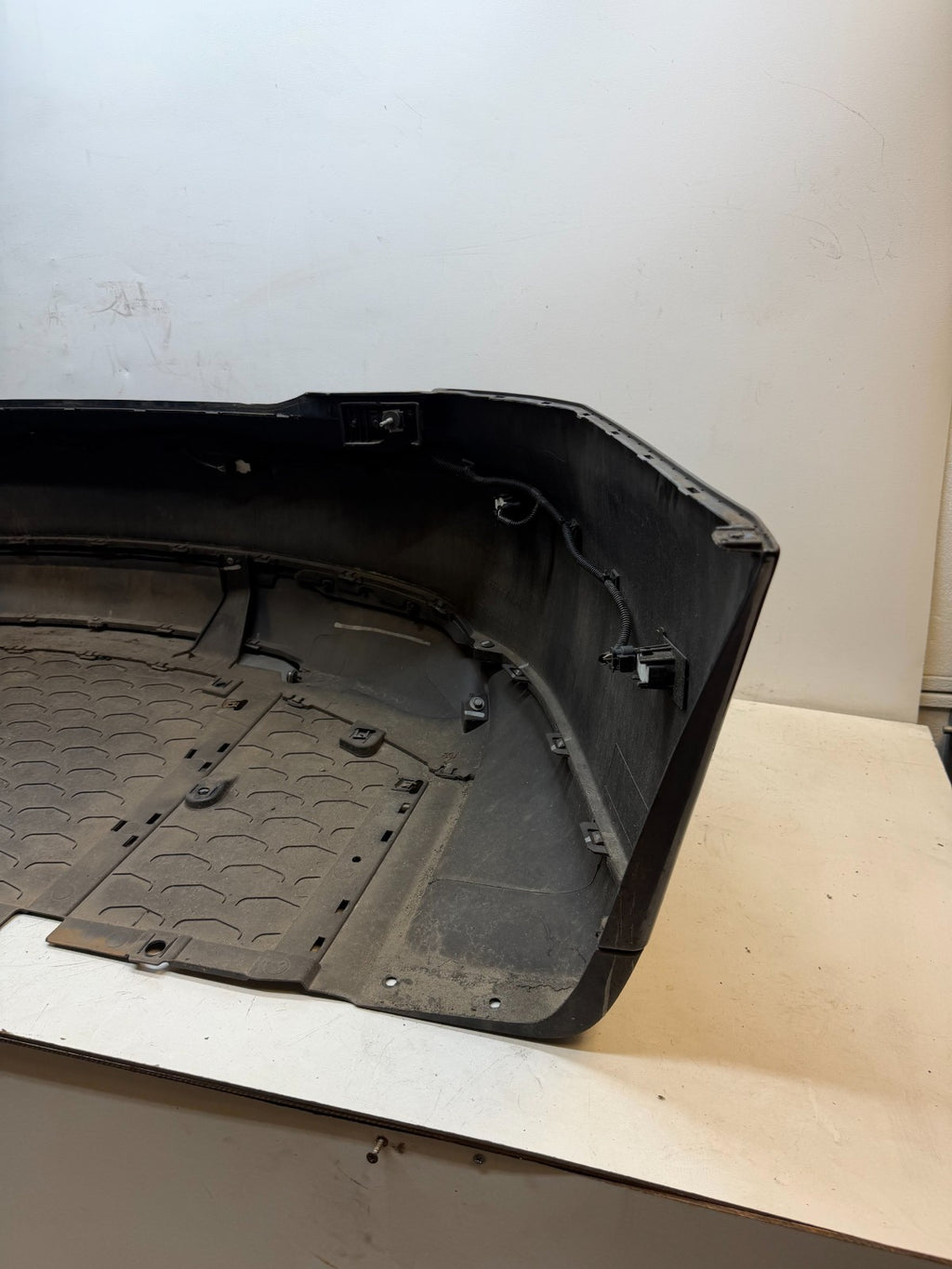 2012 - 2015 TESLA MODEL S REAR BUMPER COVER FASCIA OEM 6008179-00-D