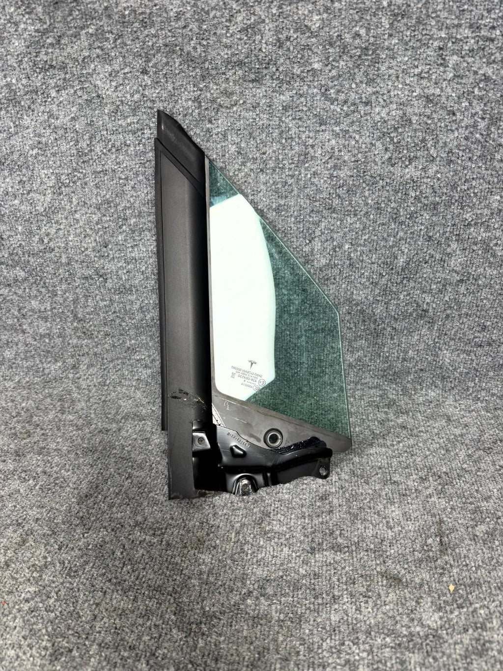 ♦️17-23 Tesla Model 3 Left Side Quarter Corner Glass Vent Window OEM, 43R-004530