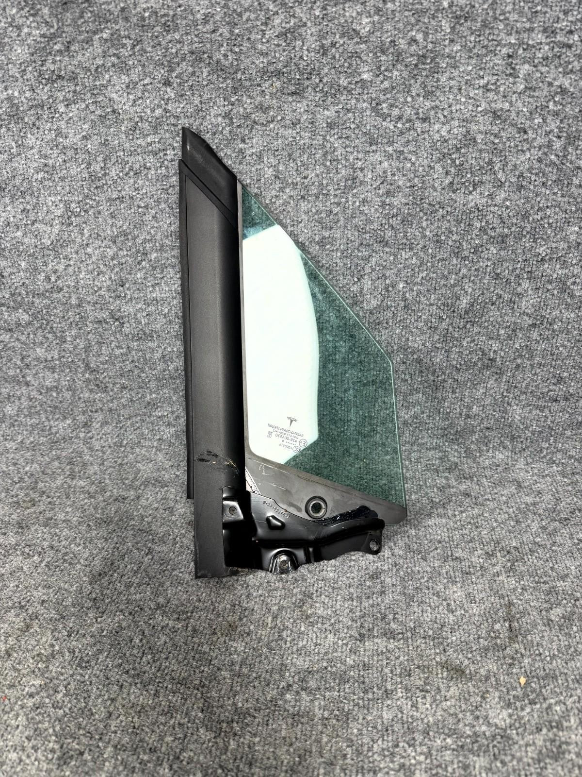 ♦️17-23 Tesla Model 3 Left Side Quarter Corner Glass Vent Window OEM, 43R-004530