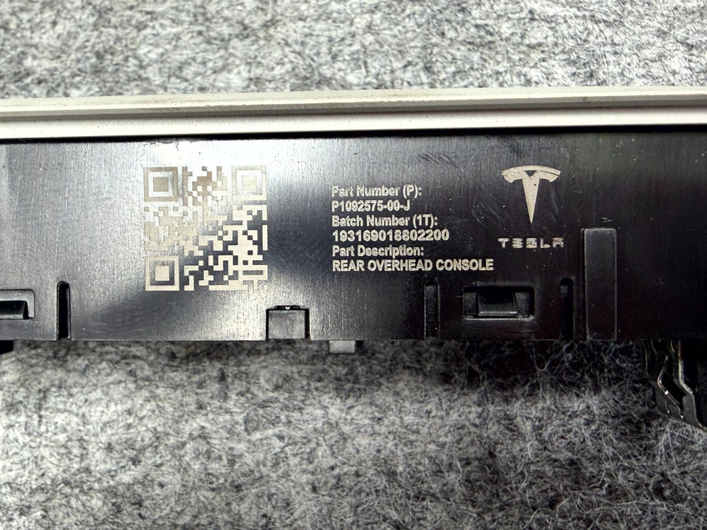 ♦️2017 – 2023 TESLA MODEL 3 REAR OVERHEAD ROOF DOME LIGHT OEM, P1092575-00-J