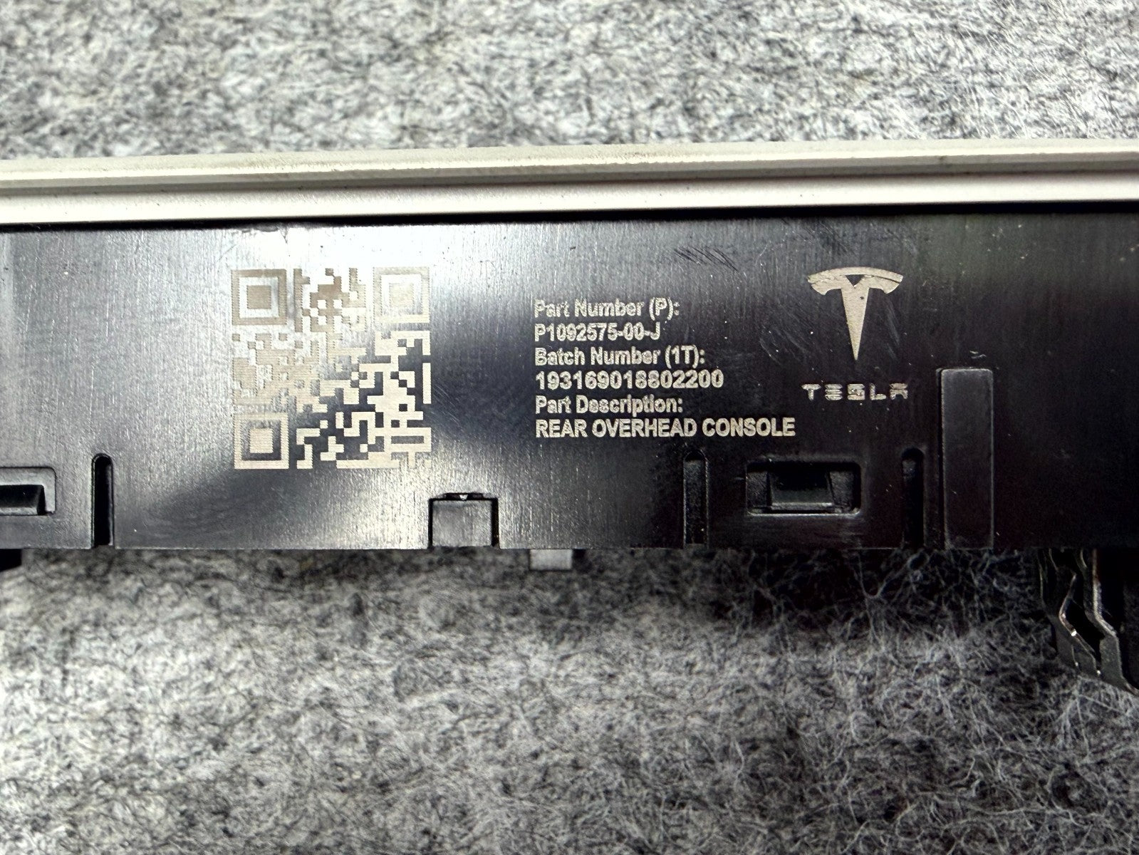 ♦️2017 – 2023 TESLA MODEL 3 REAR OVERHEAD ROOF DOME LIGHT OEM, P1092575-00-J